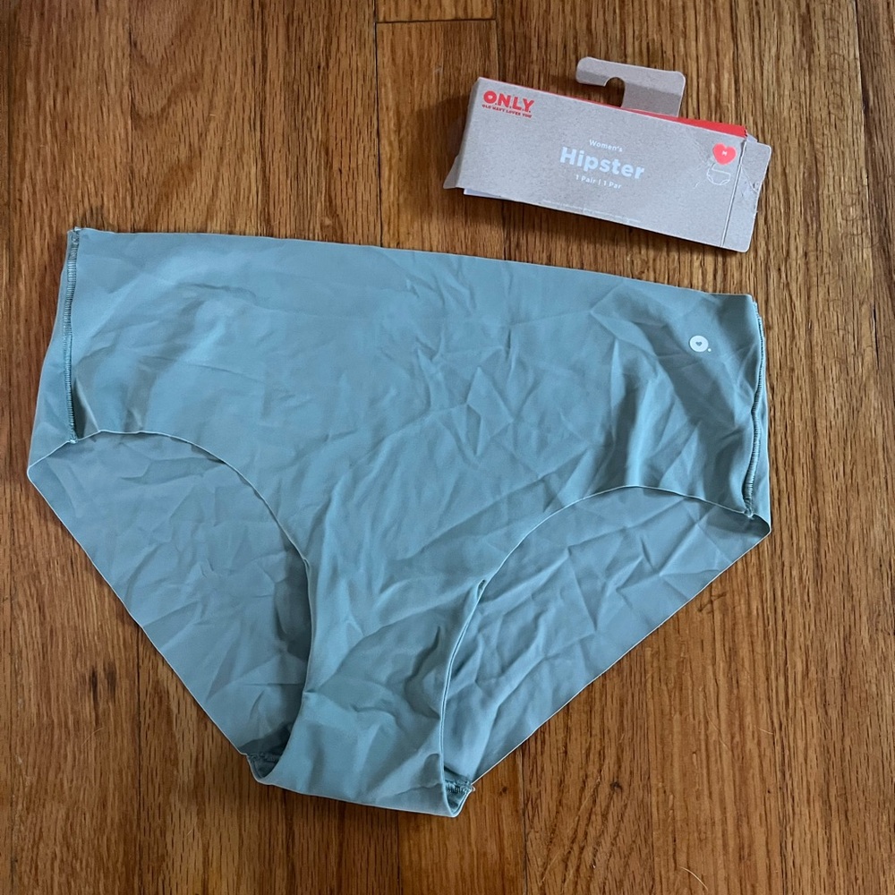 FREE WITH PURCHASE! Old navy hipster panties teal laser cut seamless M